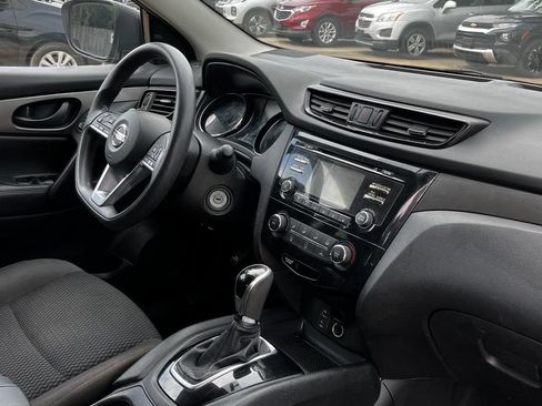 Used 2018 Nissan Rogue Sport S w/ S Appearance Package AWD/4WD image 18