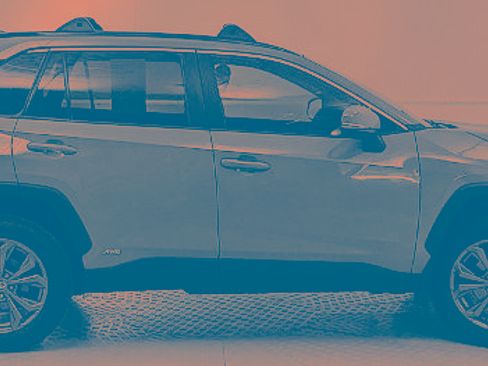 Used 2022 Toyota RAV4 XLE Premium image 2