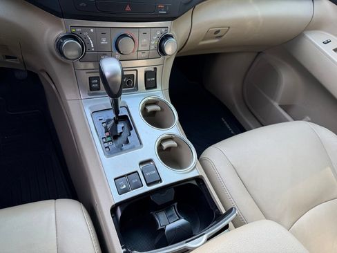 Used 2012 Toyota Highlander SE w/ Tow Pkg AWD/4WD image 23