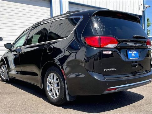 Used 2017 Chrysler Pacifica Touring Plus FWD image 3