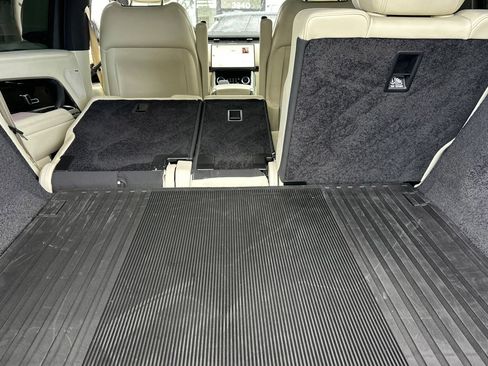 Used 2023 Land Rover Range Rover SE image 32