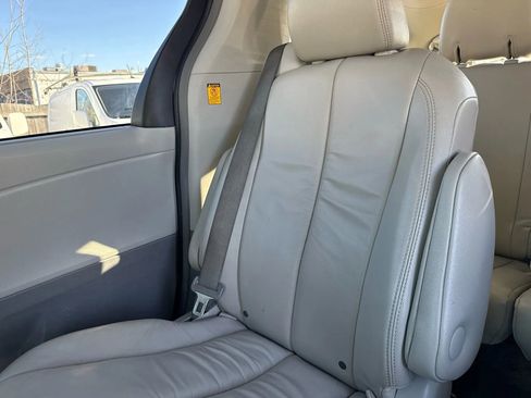 Used 2012 Toyota Sienna Limited image 53