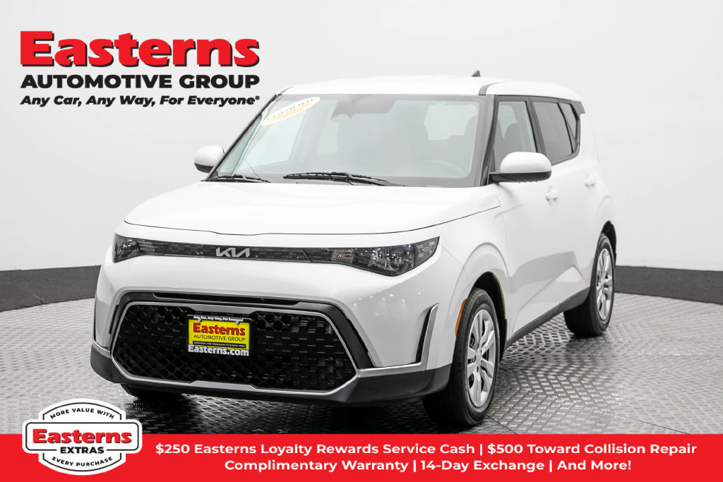 Used 2023 Kia Soul LX FWD image 1