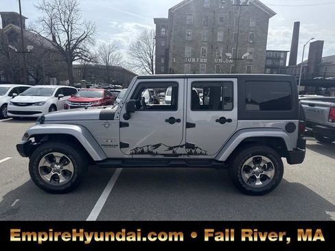 Used 2016 Jeep Wrangler Unlimited Sahara w/ Connectivity Group image 8