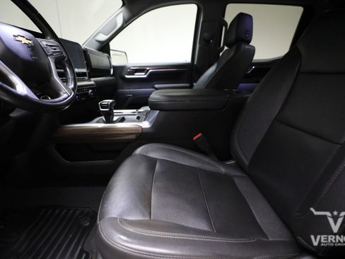 Used 2023 Chevrolet Silverado 1500 LT w/ Leather Package AWD/4WD image 10