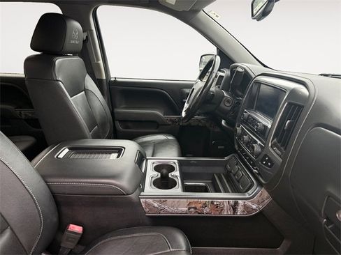 Used 2017 Chevrolet Silverado 1500 LTZ Z71 w/ Realtree Edition image 15