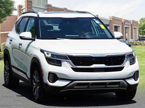 Used 2023 Kia Seltos SX w/ SX Sunroof Package AWD/4WD image 3
