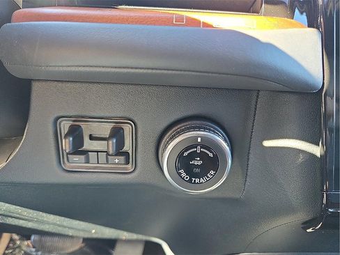 New 2026 Lincoln Navigator Black Label image 17