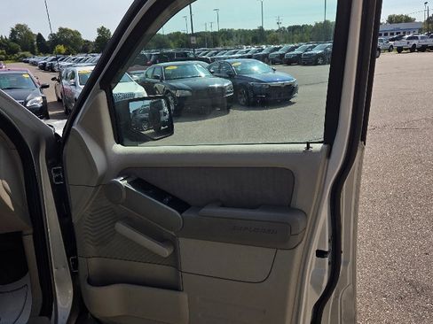 Used 2007 Ford Explorer XLT image 16