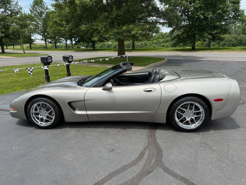 Used 1999 Chevrolet Corvette Convertible w/ Memory Pkg RWD image 7