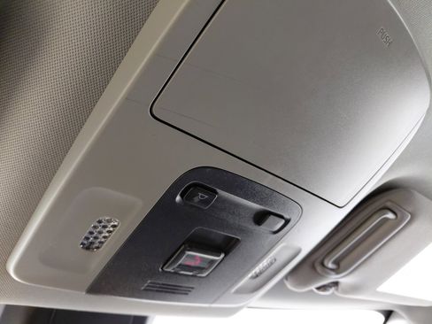 Used 2020 Toyota Camry SE image 30