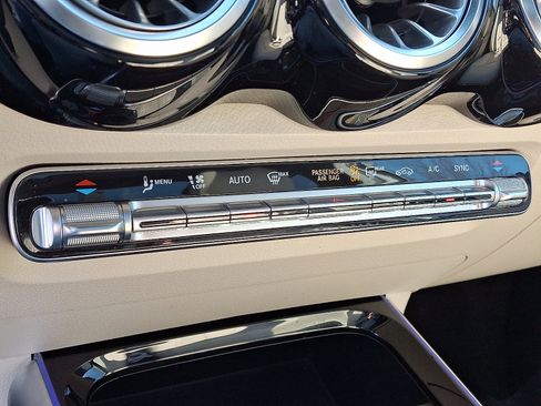 Certified 2022 Mercedes-Benz GLB 250 4MATIC image 16