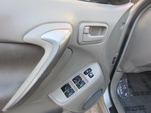 Used 2005 Toyota RAV4 2WD image 16