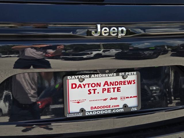 Used 2024 Jeep Grand Cherokee Limited RWD image 11