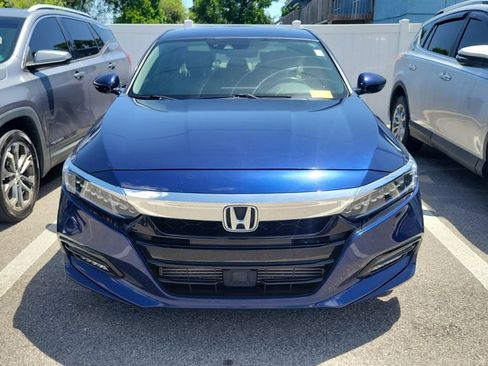 Used 2018 Honda Accord Touring image 2