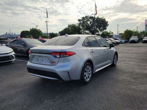 Used 2022 Toyota Corolla LE FWD image 11