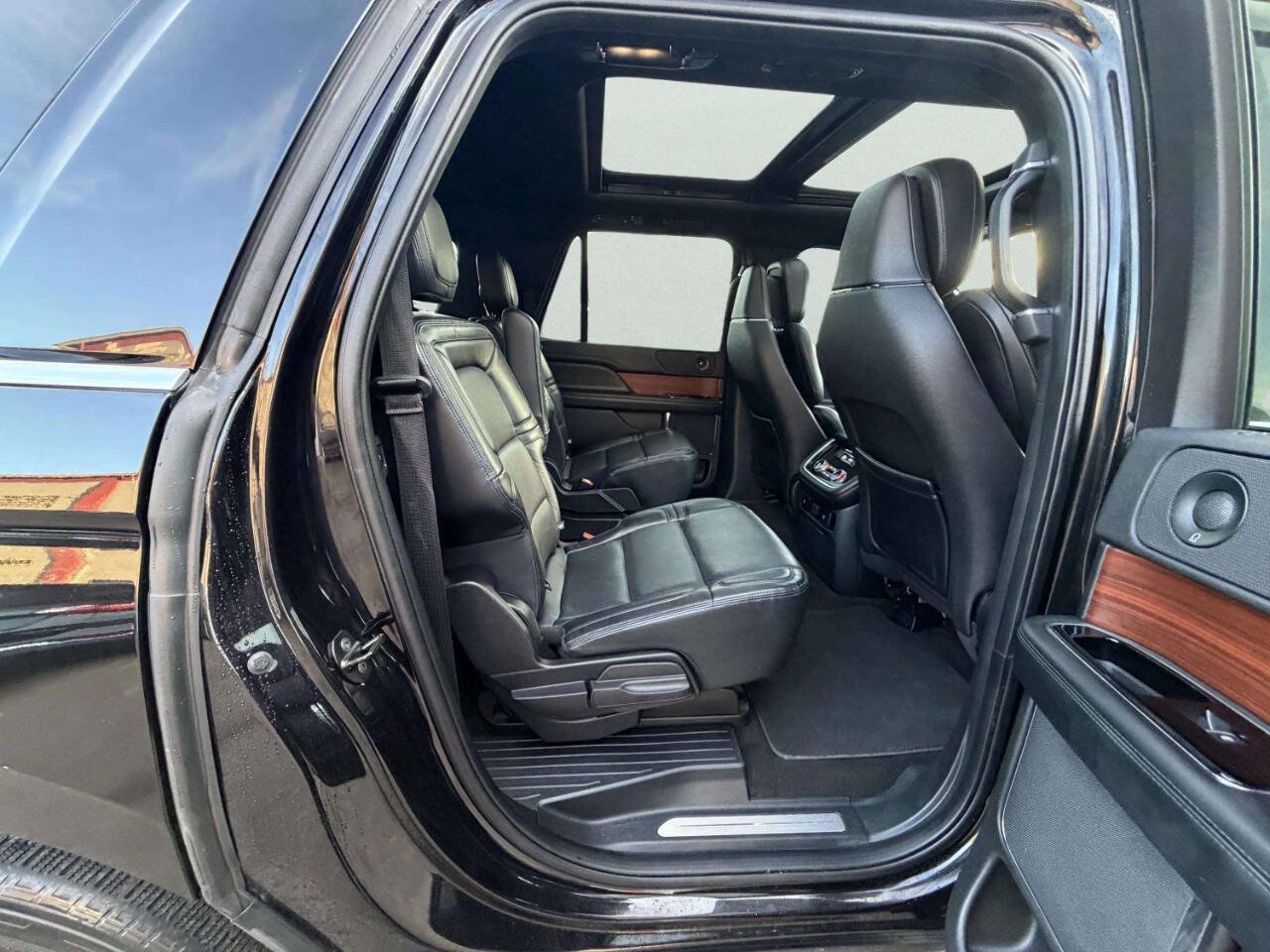 Used 2020 Lincoln Navigator L Reserve AWD/4WD image 24