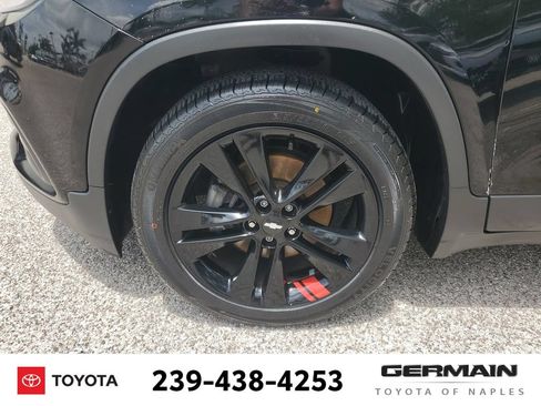 Used 2020 Chevrolet Trax LT w/ Sun & Sound Package FWD image 14
