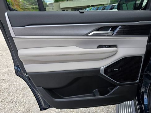 New 2026 Jeep Grand Wagoneer Limited AWD/4WD image 37