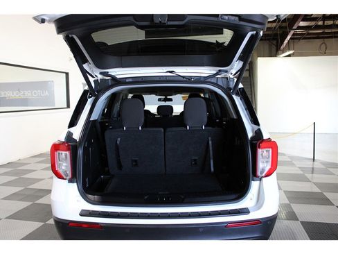 Used 2020 Ford Explorer XLT image 13