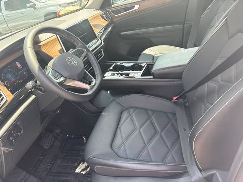 Used 2024 Volkswagen Atlas SE FWD image 13