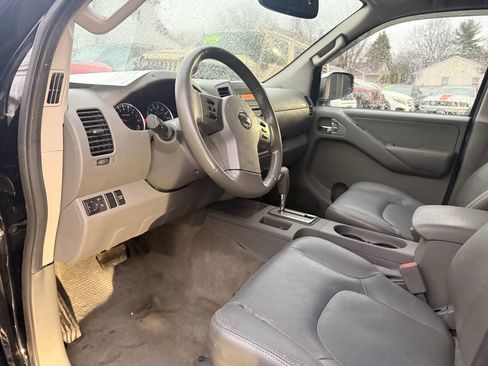 Used 2012 Nissan Frontier SL w/ Moonroof Pkg image 17