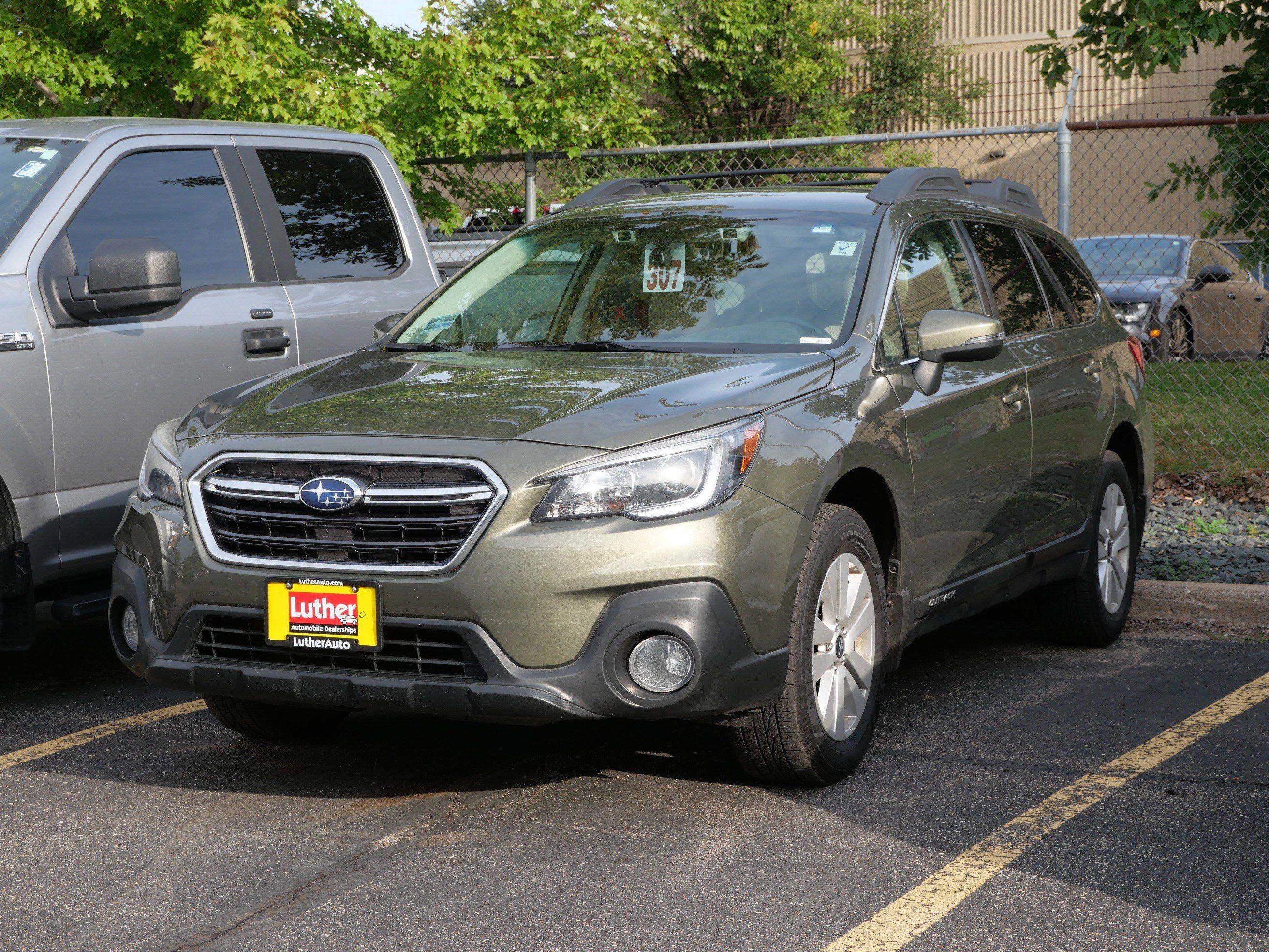 Used 2018 Subaru Outback 2.5i Premium AWD/4WD image 3