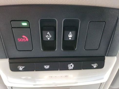 Used 2025 Nissan Rogue SV w/ SV Premium Package image 26