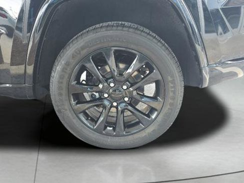 Used 2018 Jeep Grand Cherokee Altitude image 12