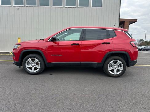 Used 2023 Jeep Compass Sport image 4