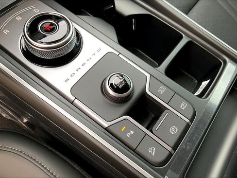 Used 2024 Kia Sorento EX image 20