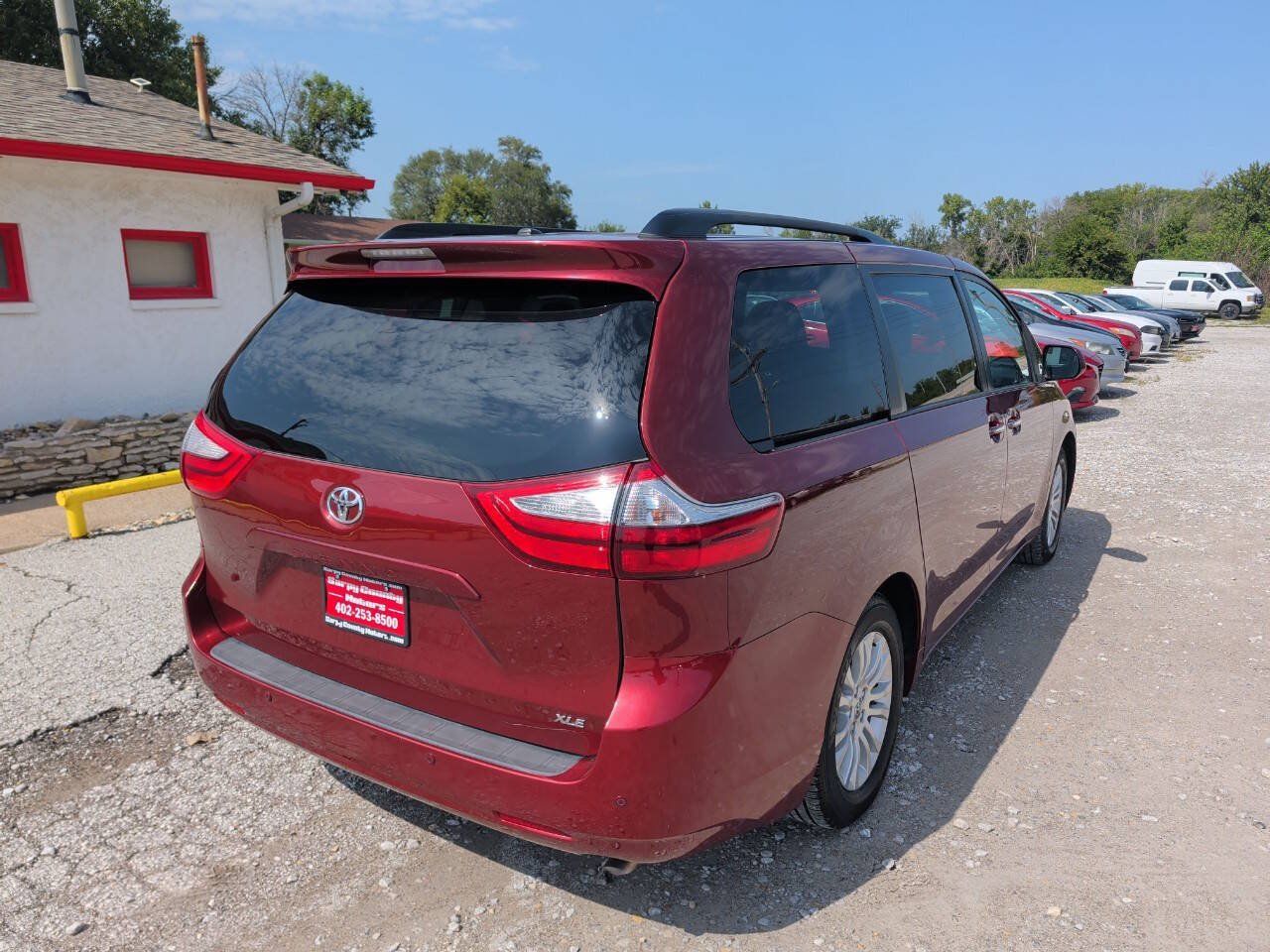 Used 2016 Toyota Sienna XLE w/ XLE Navigation Package FWD image 3
