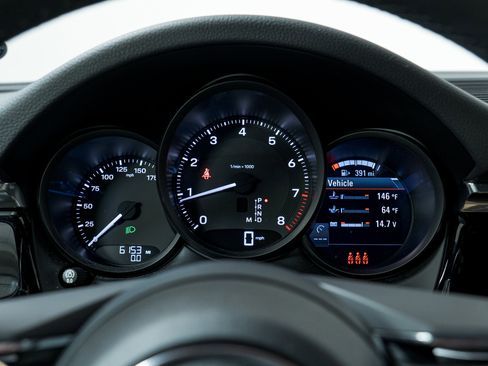 Used 2025 Porsche Macan image 21