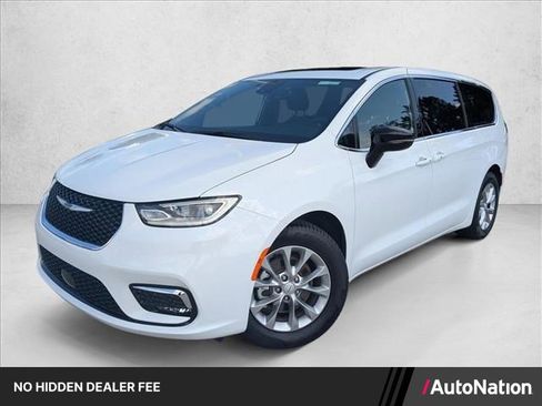 Used 2026 Chrysler Pacifica Limited FWD image 1