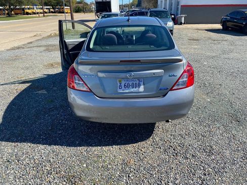 Used 2014 Nissan Versa SL image 4