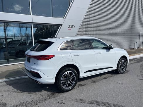 Used 2025 Audi Q5 Premium w/ Convenience Package image 24