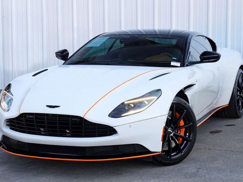 Used 2022 Aston Martin DB11 Coupe image 54