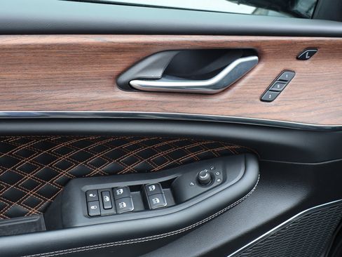 Used 2025 Jeep Grand Cherokee Summit w/ Obsidian Package AWD/4WD image 14