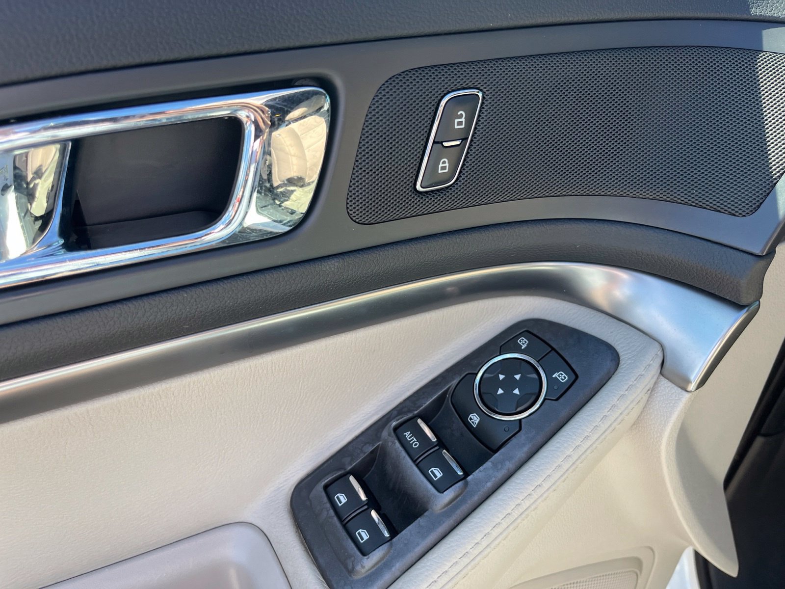 Used 2014 Ford Explorer FWD image 11
