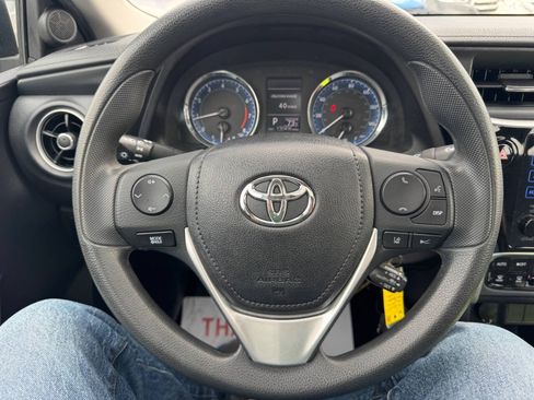 Used 2017 Toyota Corolla LE w/ LE Premium Package w/Moonroof FWD image 12