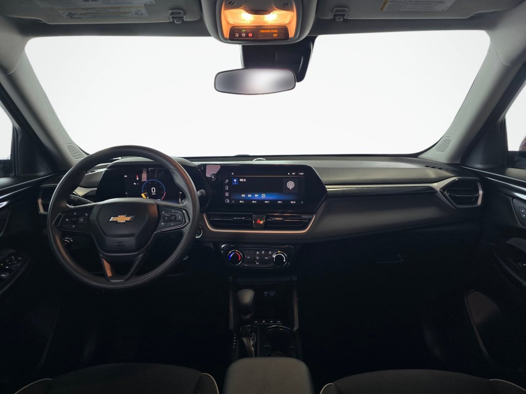 Used 2025 Chevrolet TrailBlazer LT AWD/4WD image 34