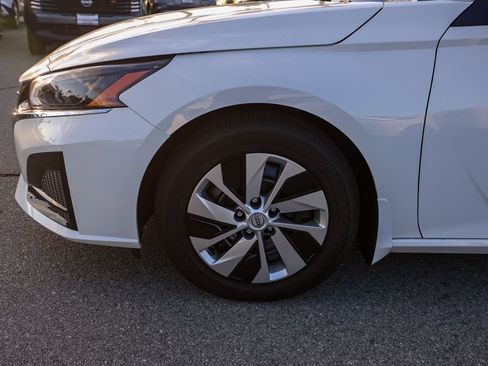 Used 2025 Nissan Altima 2.5 S image 11