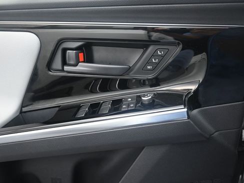 Certified 2023 Subaru Solterra AWD image 17