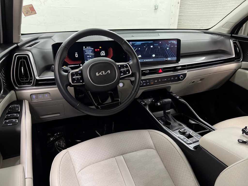 Used 2025 Kia Sorento EX FWD image 12