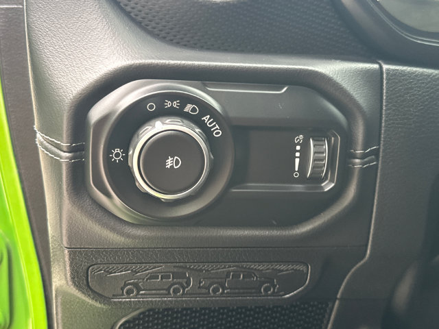 Used 2025 Jeep Wrangler Unlimited Rubicon AWD/4WD image 28