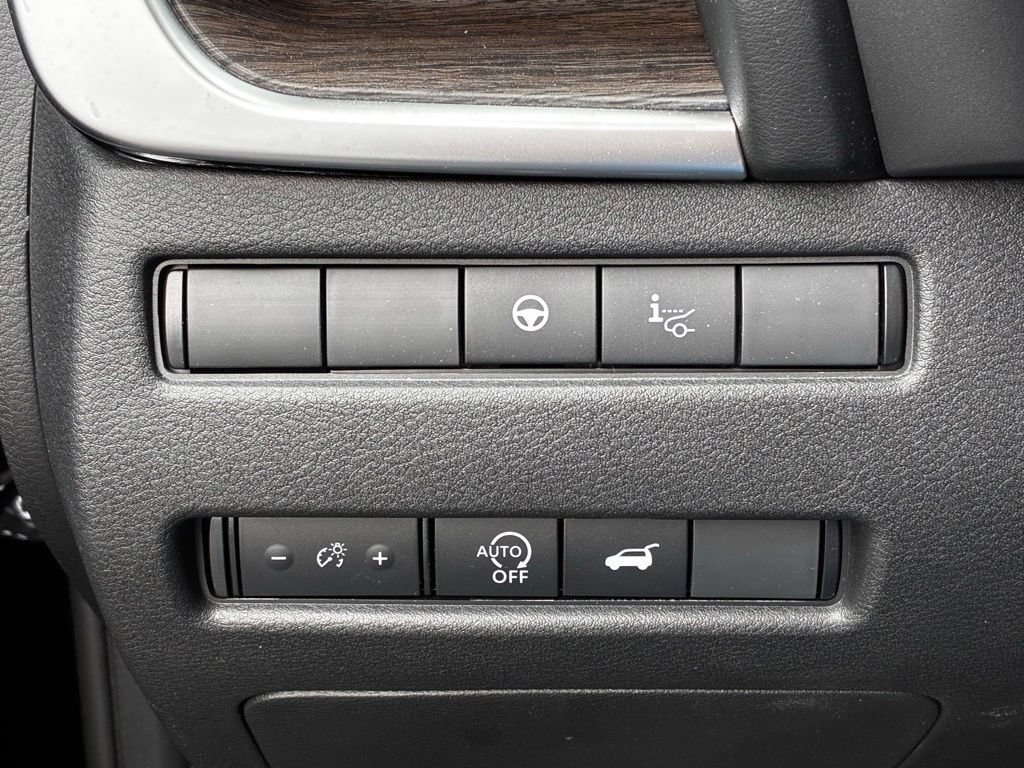 Used 2025 Nissan Rogue Platinum AWD/4WD image 11