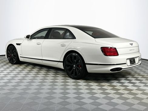 Certified 2022 Bentley Flying Spur V8 image 3