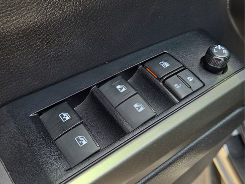 Certified 2023 Toyota Tacoma TRD Off-Road AWD/4WD image 17