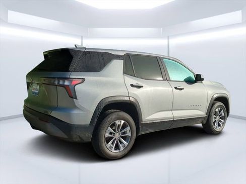 Used 2025 Chevrolet Equinox LT FWD image 3