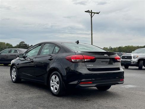 Used 2018 Kia Forte LX image 10